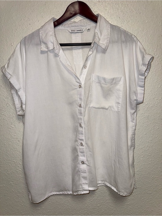 Emily Daniels Tops - Emily Daniels White Button-Front Shirt
